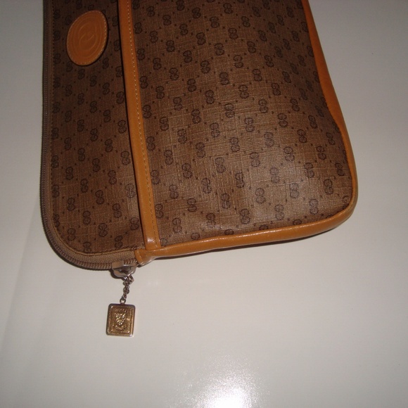 COPY - GUCCI Tan Leather Clutch - Picture 2 of 8